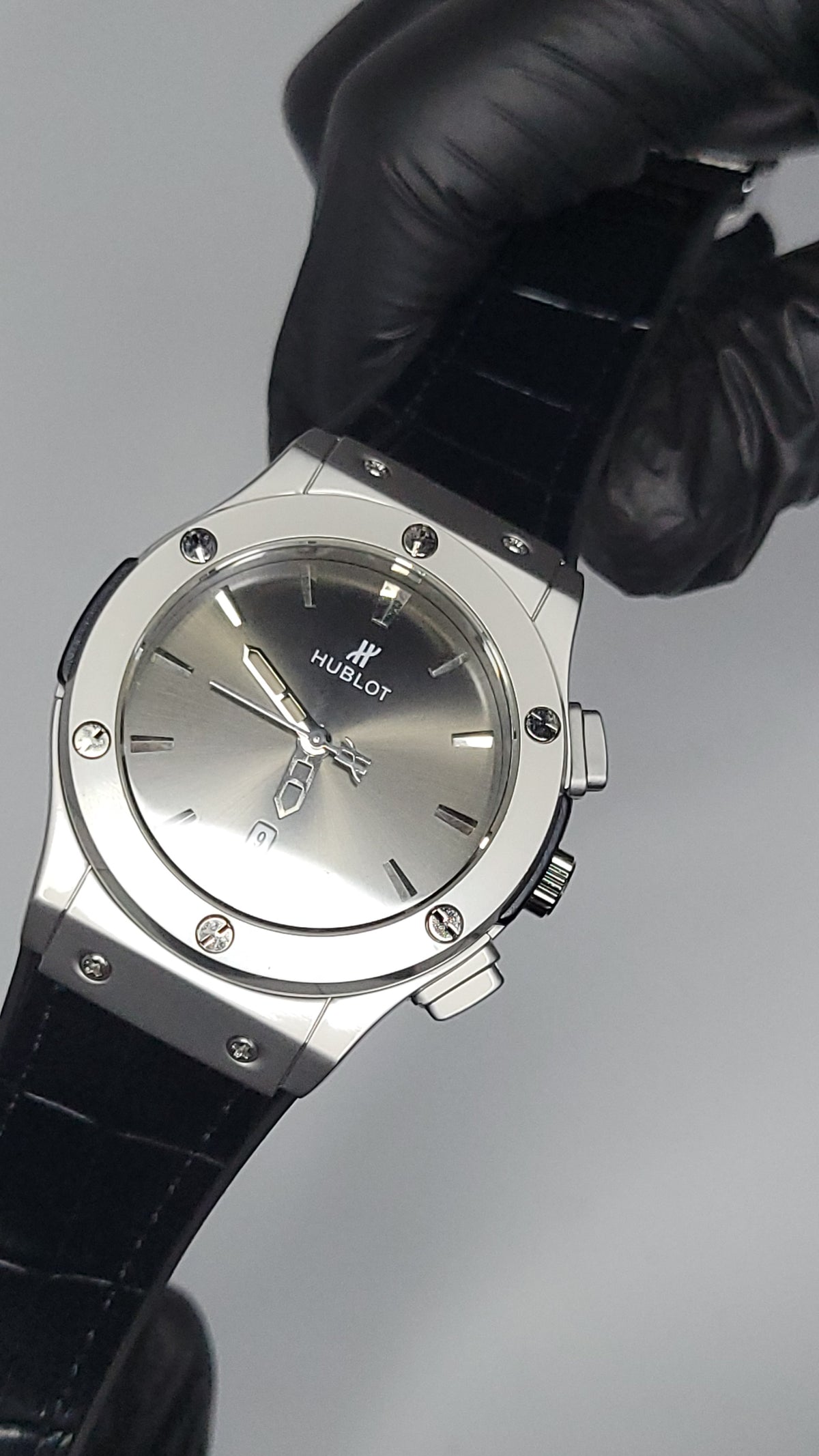 Hublot strap with plan black dial