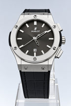 Hublot strap with plan black dial